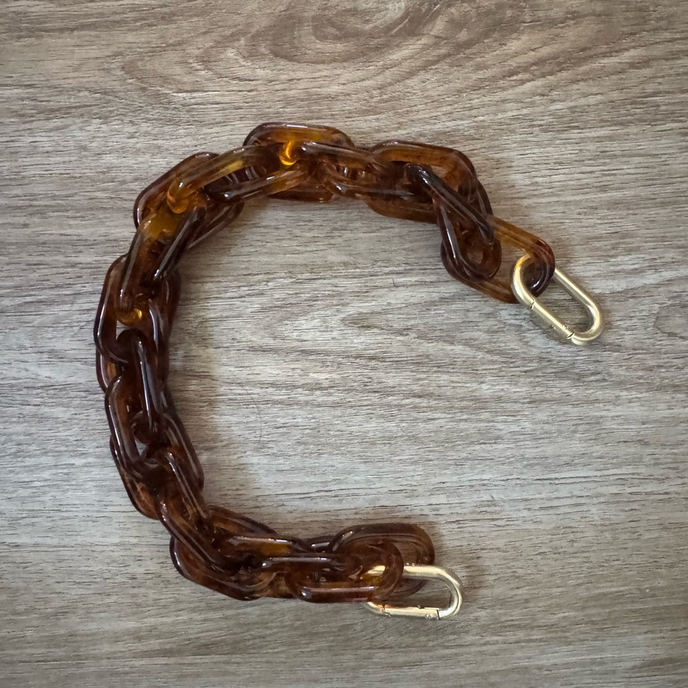 Clare v. Shortie strap - great condition- a fun way to add to your outfit